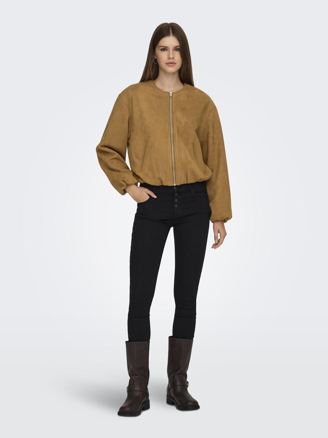 model_shot-front_full